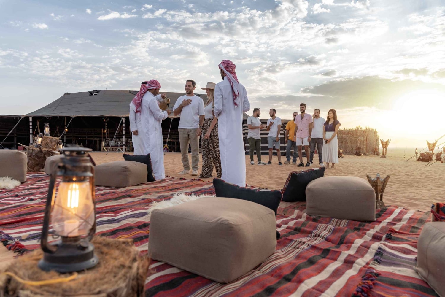 Esperienza nel campo del deserto del Parco nazionale a Riyadh