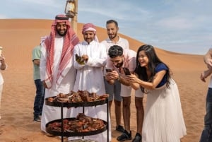 Esperienza nel campo del deserto del Parco nazionale a Riyadh