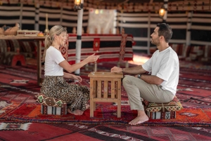 Esperienza nel campo del deserto del Parco nazionale a Riyadh