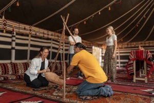 Esperienza nel campo del deserto del Parco nazionale a Riyadh
