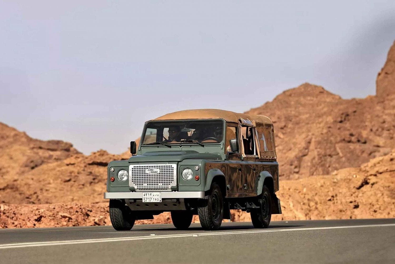 Privat tur i Dadan Ancient i en vintage Land Rover