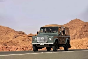 Частная экскурсия по древним местам Дадана на старинном Land Rover
