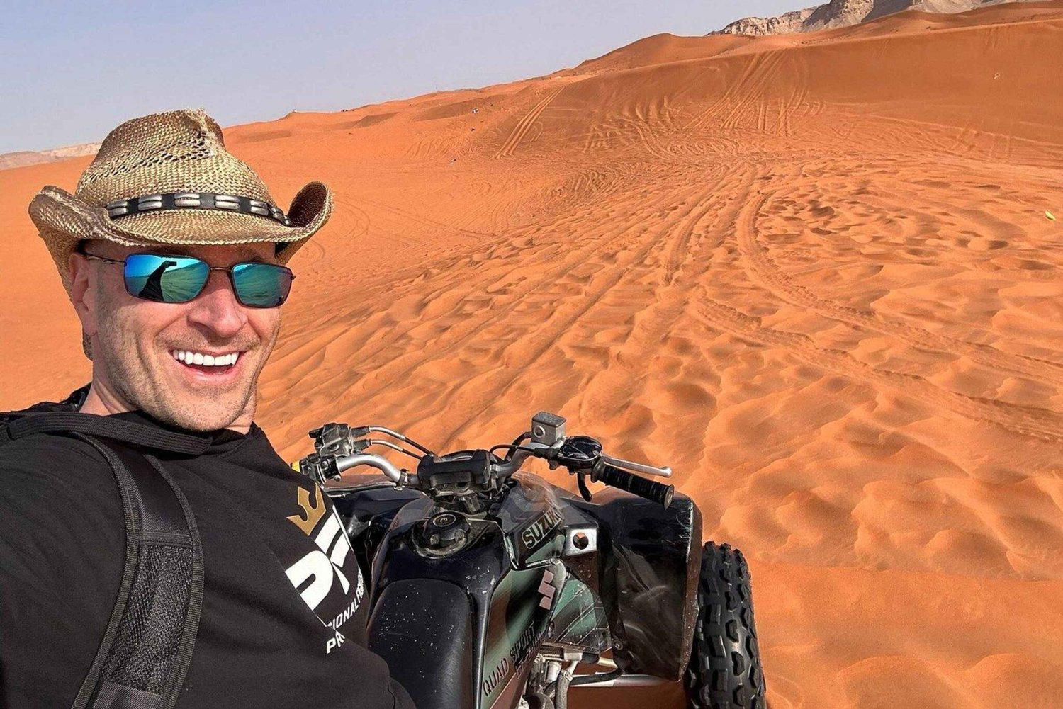 Rød sand: ATV-dyner + kameltur + sandboarding