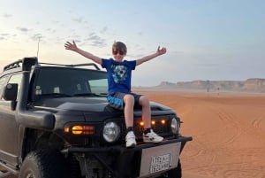 Rijad: czerwony piasek: jazda na ATV po wydmach, jazda na wielbłądzie i sandboarding