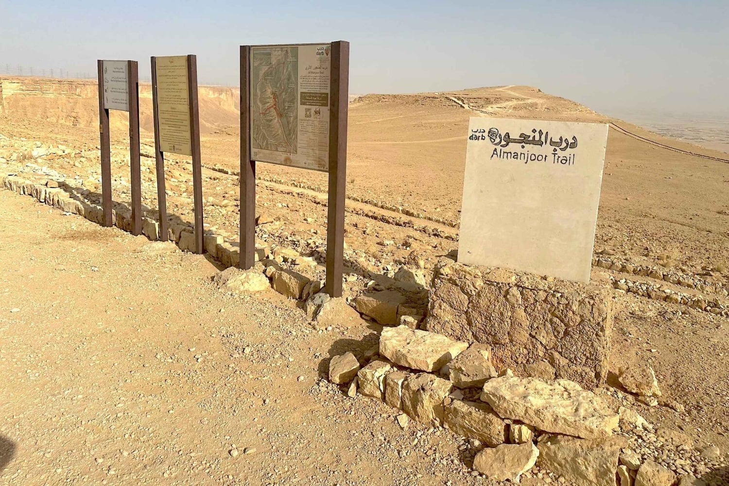 Riad: 3 tunnin Second Edge of the World -retki Darb Al-Manjour -polulla