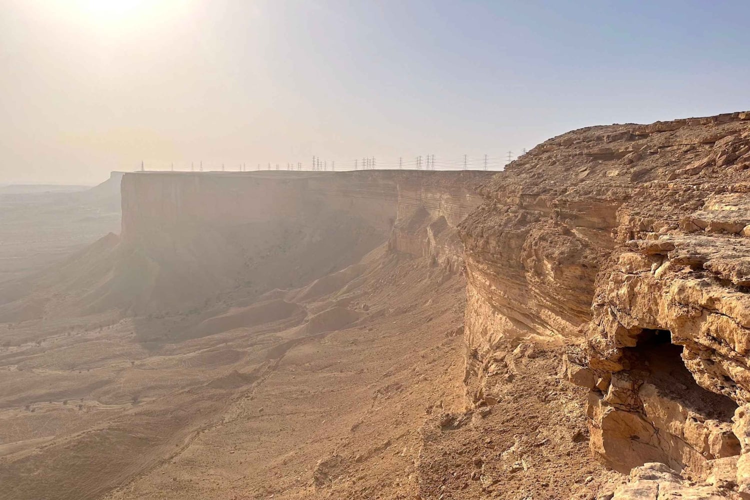 Riad: 3 tunnin Second Edge of the World -retki Darb Al-Manjour -polulla