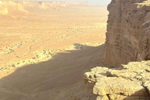 Riad: 3 tunnin Second Edge of the World -retki Darb Al-Manjour -polulla