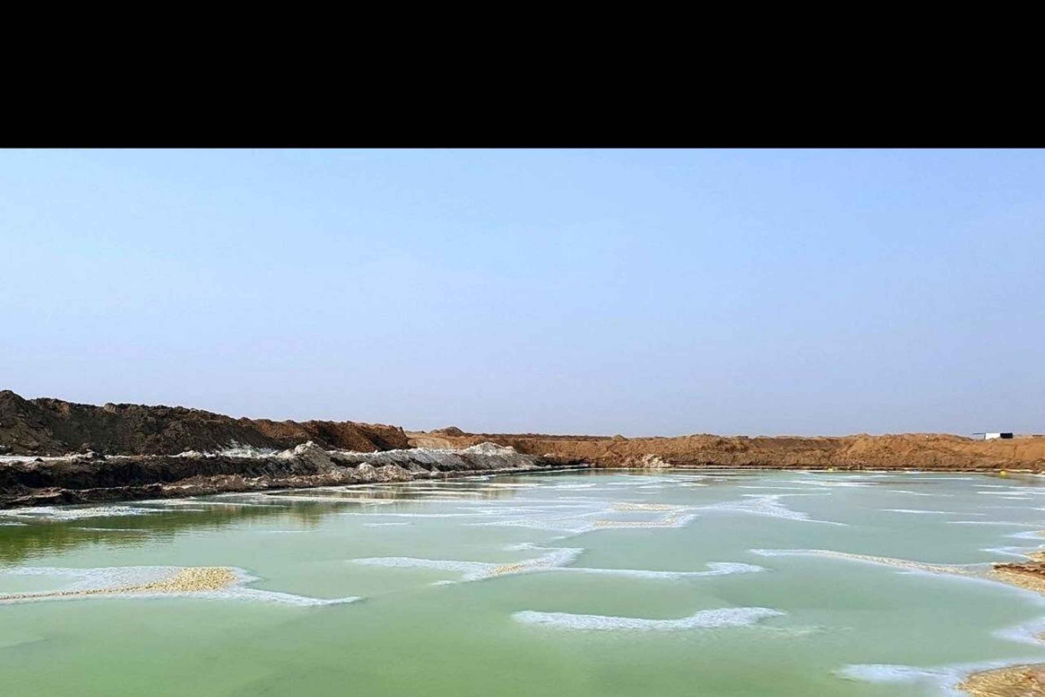 Riyadh: Buraydan Lake, Heritage Village & Salt Flats Tour