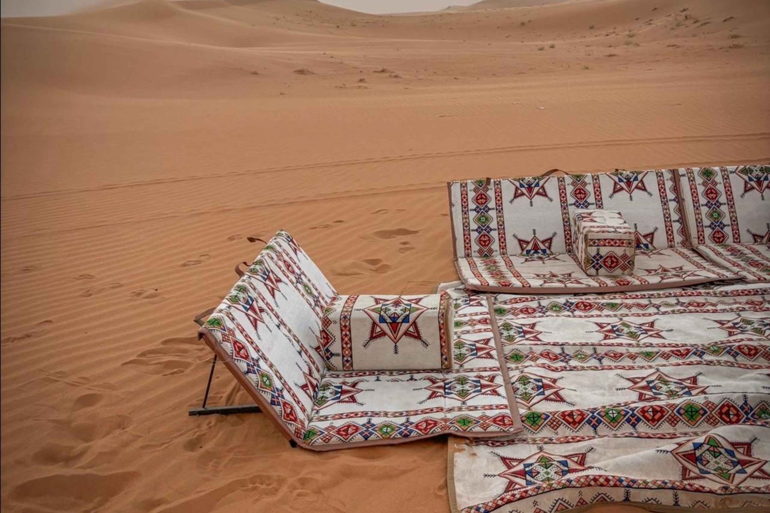 Riad: Aavikon sydämessä sijaitsevalla kamelifarmilla vierailu