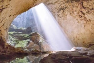 Riad: Wanderung am Rand der Welt, Kamelritt und Höhlentour