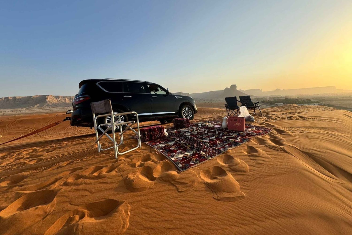 Riyadh: Edge of the World & Ibn Rashed Cave Sunset Tour