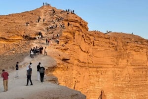 Riyadh:Edge of the World Private Tour sunset with dinner