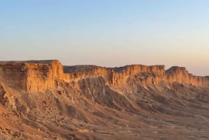 Riyadh:Edge of the World Private Tour sunset with dinner