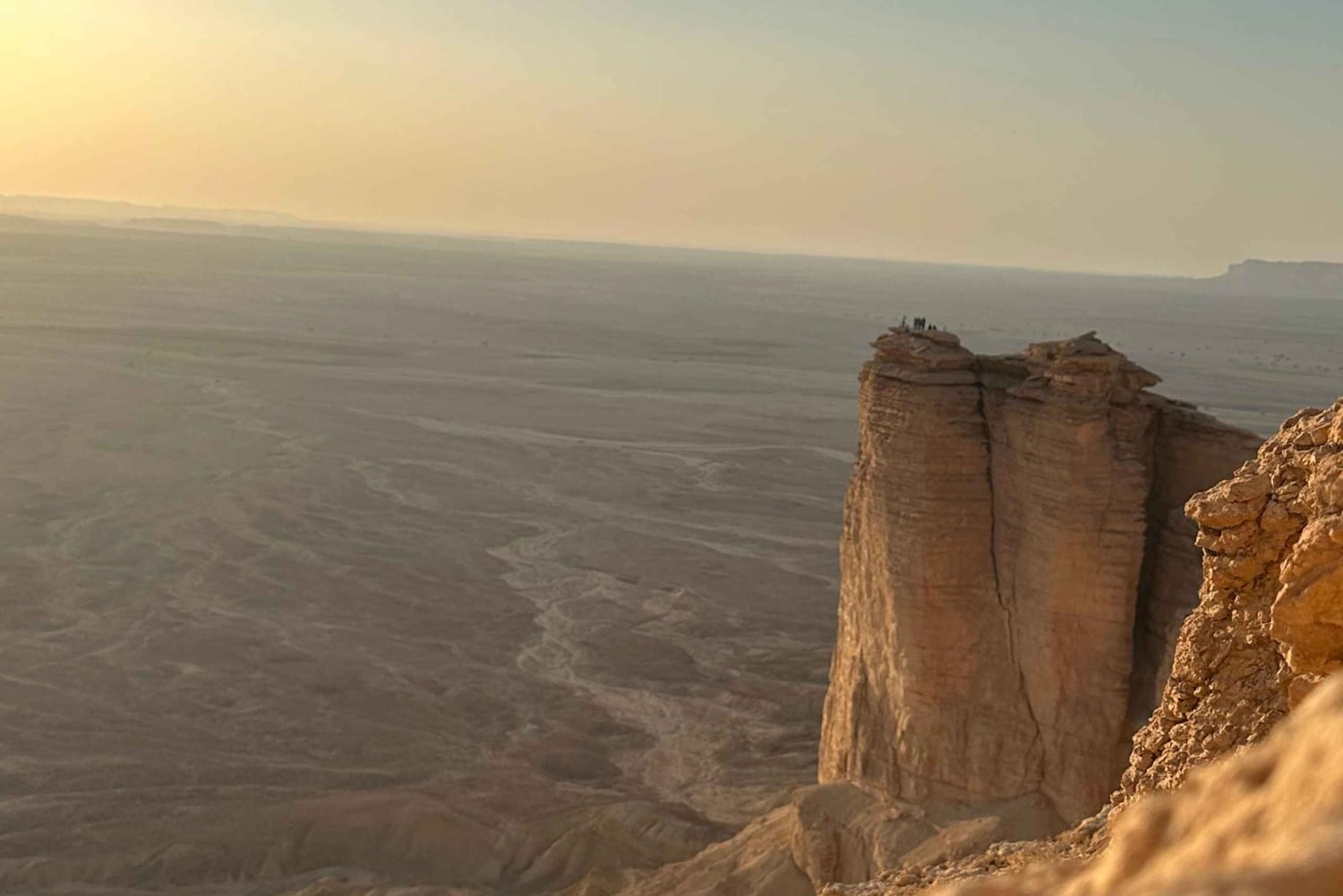 Riyadh: tour privato sul bordo del mondo con servizio navetta