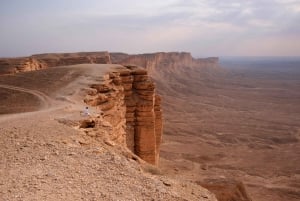 Riyadh: tour privato sul bordo del mondo con servizio navetta