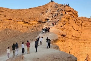 Riyadh: tour privato sul bordo del mondo con servizio navetta