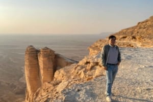 Riyadh: tour privato sul bordo del mondo con servizio navetta