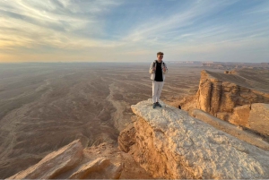 Riad: Offroad-Ausflug „Edge Of The World” & Sternbeobachtung mit 4x4