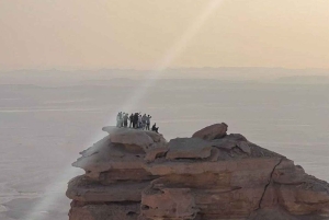 Riyadh: Gruppeomvisning ved verdens ende ved solnedgang