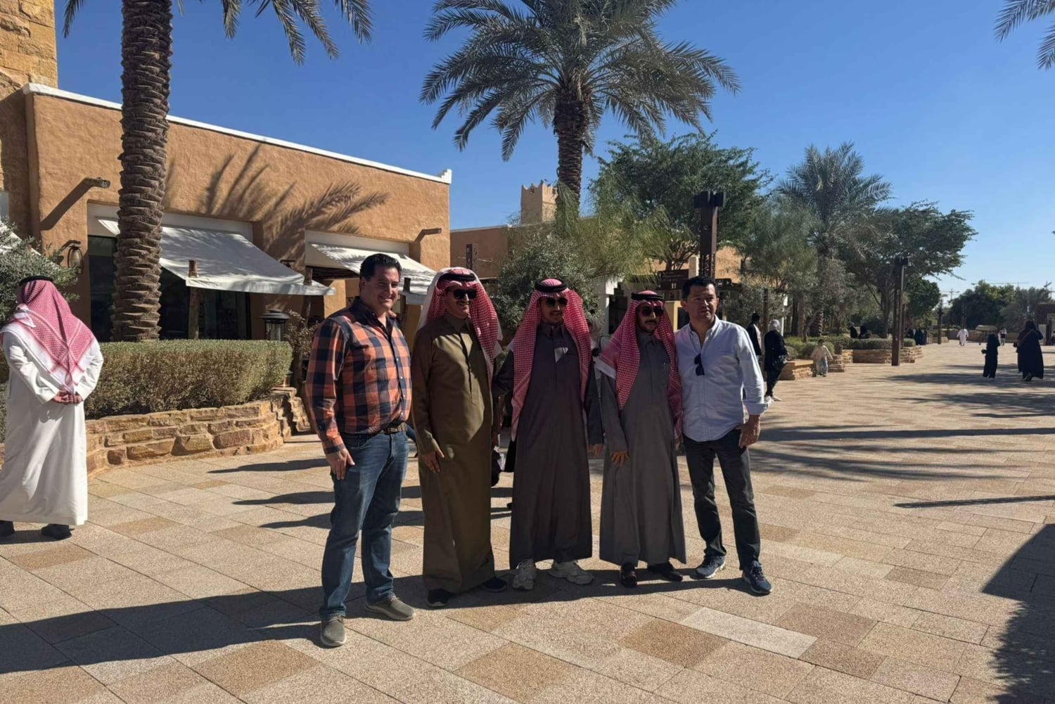 リヤド専用車による空港送迎付き乗り継ぎツアー