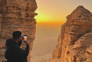 Riyadh: tour privato all'alba al Confine del Mondo