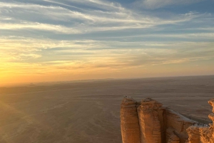 Provincia di Riyadh: tour al tramonto con cena al Confine del Mondo