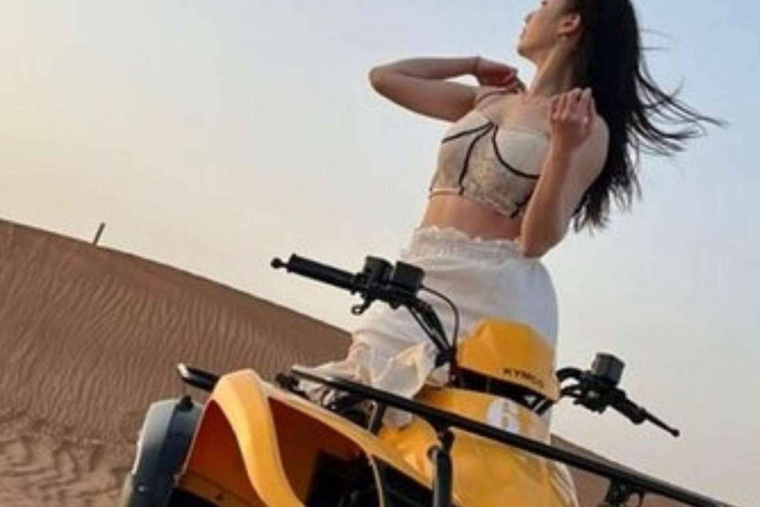 Riyadh: Avventura nel deserto in quad con guida locale.