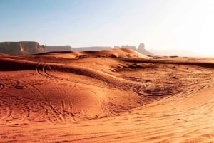 Rijad: czerwony piasek: jazda na ATV po wydmach, jazda na wielbłądzie i sandboarding