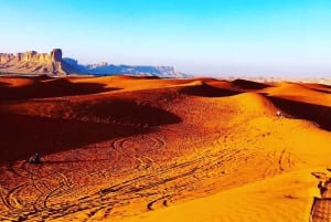 Rijad: czerwony piasek: jazda na ATV po wydmach, jazda na wielbłądzie i sandboarding