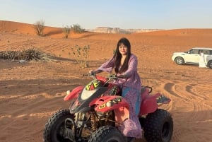 Riyadh: Kamelridning i de røde sandklitter, quadbike- og sandboardingeventyr