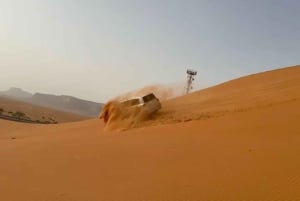 Riyadh: Tur til de røde sandklitter med quadbike og kameltur