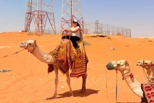 Riyadh: Tur til de røde sandklitter med quadbike og kameltur