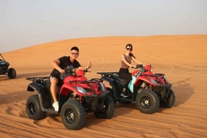 Riyadh: Tur til de røde sandklitter med quadbike og kameltur