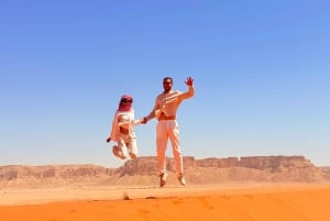 Riyad : excursion dans les dunes de sable rouge avec quad et balade à dos de chameau