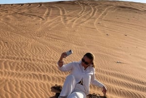 Riyadh: Kamelridning i de røde sandklitter, quadbike- og sandboardingeventyr