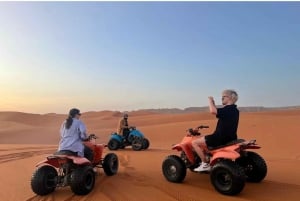 Riyadh Red Sands Tour : dune bashing & camel riding.