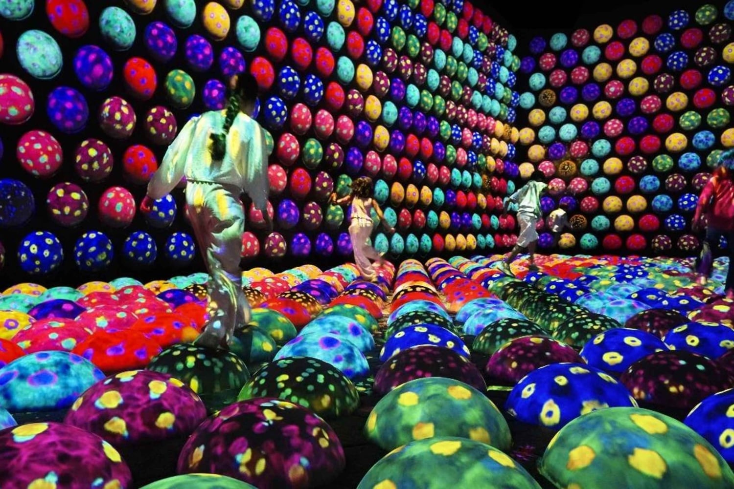 Step Into a Borderless World at teamLab Borderless Jeddah