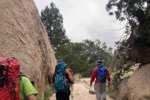 Taif: Al-Makhadah Valley Hiking Tour with Snacks