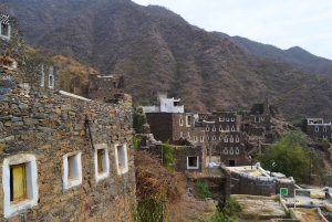 Visita la antigua aldea de Rijal Almaa