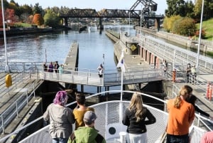 Seattle: Locks Cruise with Live Narration