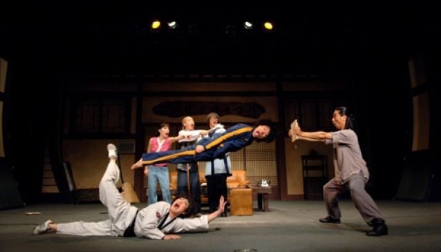 JUMP - A performance based on the traditional movements of various martial arts and acrobatics!