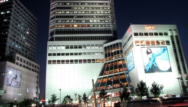 Midnight shopping around Dongdaemun Design Plaza