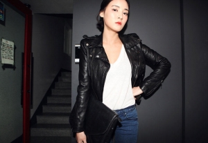 Black, black and red lips!