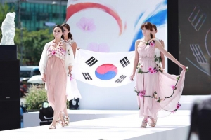 Korea's National Flower Themed Fashion Show