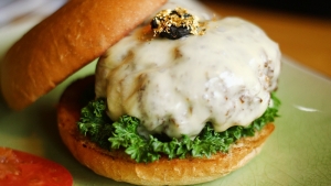 Palace burger at Farmers Barn