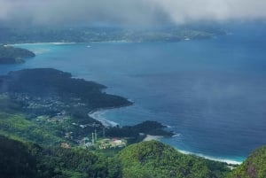 Randonnée d'aventure épique vers le point culminant des Seychelles