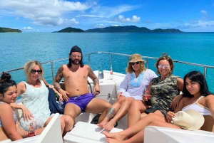 From Mahe: Praslin and La Digue Tour with Transfer and Lunch