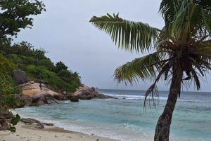 Praslin: crucero de día completo a las islas Sister y Coco y barbacoa criolla