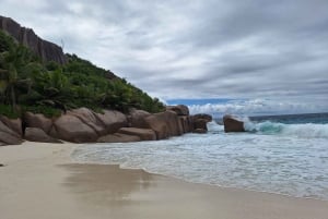 Praslin: crucero de día completo a las islas Sister y Coco y barbacoa criolla
