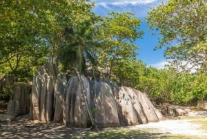Praslin: crucero de día completo a las islas Sister y Coco y barbacoa criolla